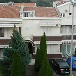 Mena Apartmani